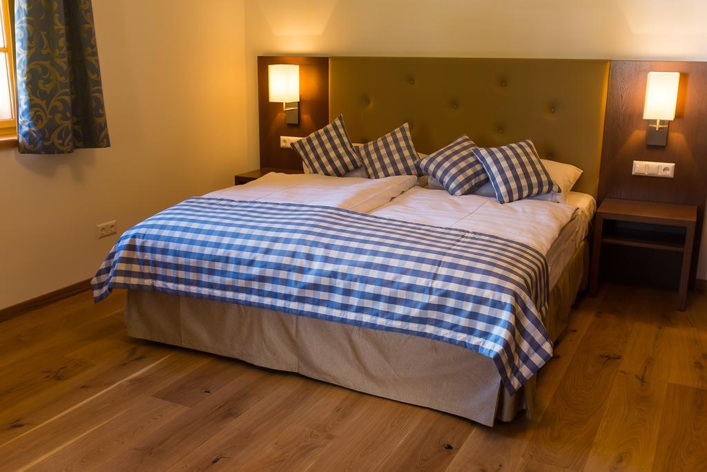 Hotel Stiftsschmiede Ossiach Esterno foto